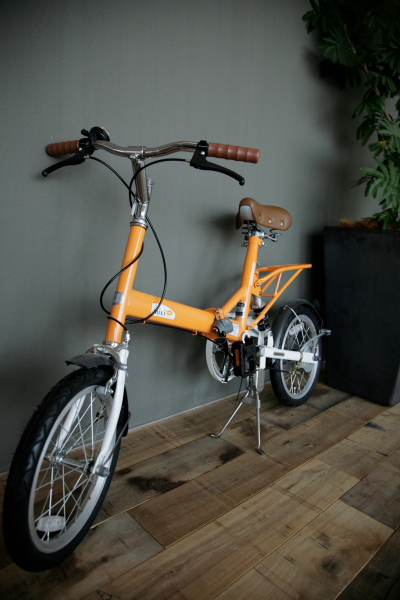 2006年9月の上場を記念して作られたmixi自転車