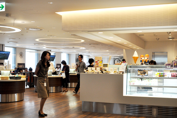 「cafe」「bowl」「noodle」と、大きくわけて三種類のメニューを提供。全品テイクアウトに対応している。cafeだけは終日営業だ