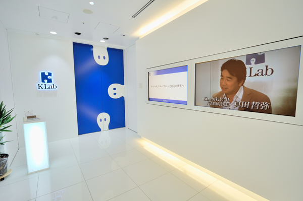 六本木ヒルズ、森タワー22階にオフィスを構えるKLabのメインエントランス