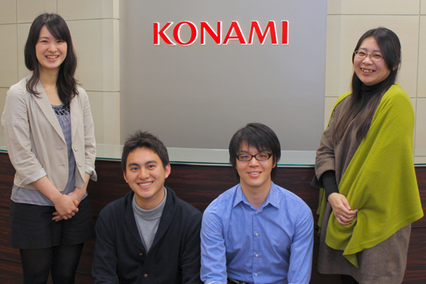 ドラコレスタジオの「DRAGON COLLECTION」制作スタッフ。右からアシスタントディレクターのHIFUMI氏、UI担当のちか氏、企画担当のヤンダガ氏、グラフィック担当の優氏