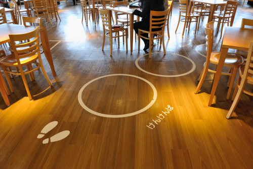 社内カフェのフロアに描かれた「あみだくじ」や「けんけんぱ」。時代の先を行くIT企業は、こういったアナログならではの遊び心を忘れない