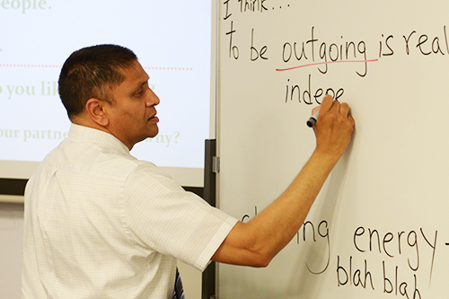 TOEICやアカデミック英語に関する授業。クリエイティブ系の授業だけでなく、外国語コミュニケーションに関する授業が盛んなのも、デジタルハリウッド大学のユニークなところ