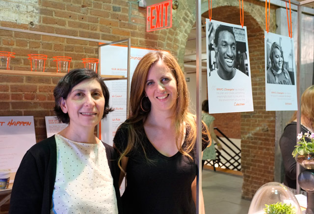 貧困状態の子どもたちをデザイン教育で支援する「レゾンピュアNY・ローランジェリー」のディレクター、アン・ローラさん(右)