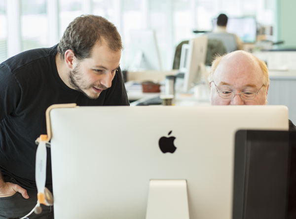 オフィスを移動するうちにはじまるクイックなミーティング