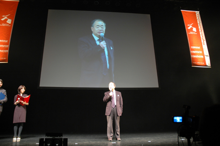 「卒業生同士で大いに協力しあって、コンテンツ業界の人材育成を担うデジタルハリウッドを発展させていってほしい」と述べた角川歴彦 角川グループホールディングス代表取締役会長兼CEO