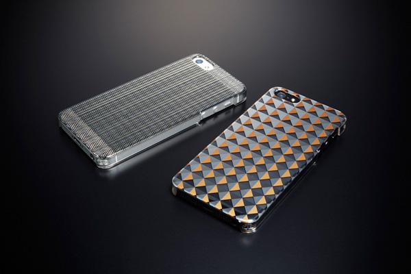 トリニティ、“柄が剥がれない”iPhone5カバーの新柄「Herringbone/Studs」 : iPhone関連新製品まとめ。かわいい
