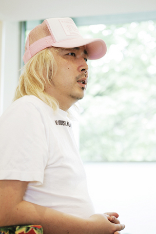 箭内氏には、ヒロ氏のアイデアを仕事につなげる“営業マン”の顔も？