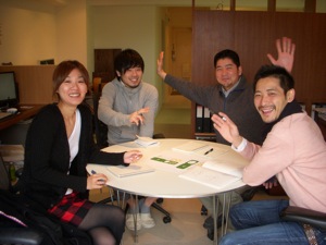 弊社のレタッチ部門のみんな。左から佐野さん、植田くん、大内さん、南こうじさん