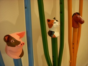 動物デザインの松葉づえ（試作品）。思わず松葉づえをつきたくなりませんか？