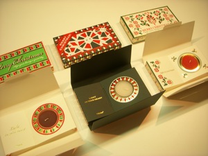 ボックス型のグリーティングカード、スイーツのパッケージのような豪華さがウリです