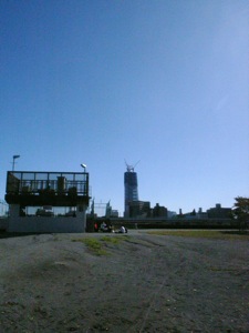 建設途中の東京スカイツリー。この3倍くらいの高さになるとか？