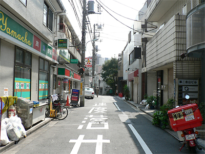 会社の表の通り。閑静な住宅街です