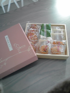 オンラインショップ「Kondi」さんから、お礼にスイーツ一式をいただきました♪