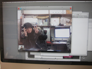 Skypeで記念撮影、アートディレクターの二口（ふたくち）さん