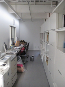 デスクのあるワークスペース