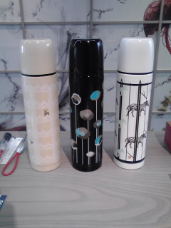 真ん中のお花の絵柄を担当しました