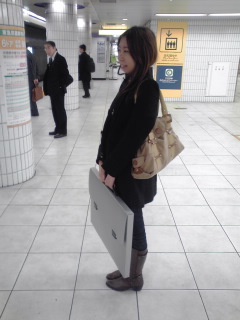 プレゼンに行く途中の姿を、上司に撮影してもらいました