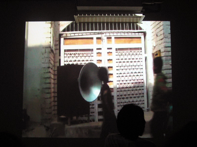 スズキユウリさんのアート作品「WHITE NOISE MACHINE」