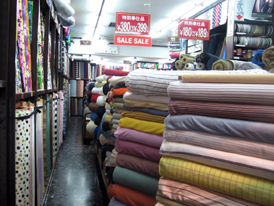 「TOA」にはさまざまな布が揃っていました