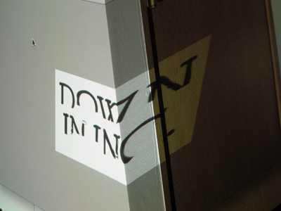 投影の仕方でロゴの雰囲気も変わってきます