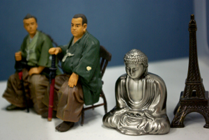 こうやって組み合わせると不思議なスケール感のガラクタたち