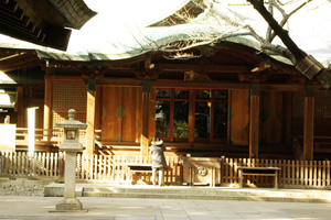 会社の近所にある氷川神社に立ち寄り
