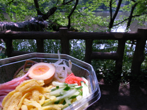 緑あふれる公園でランチをいただいて気分をリフレッシュ