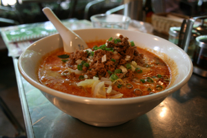 タイ風の担々麺、変わっているけれど美味しい