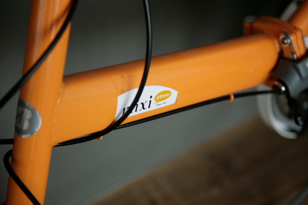 2006年9月の上場を記念して作られたmixi自転車