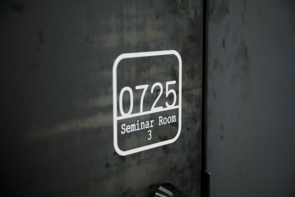 通称「味のあるドア」。こうした蓄積されていく「味」のようなものを新オフィスでは大事にしている