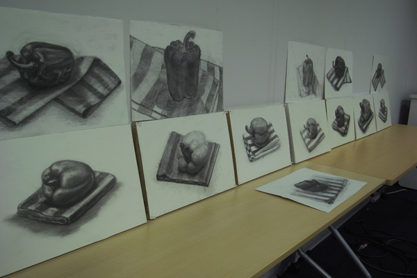 学びたい人と、教えてくれる人とを、社員が自発的に集めて開催する社内勉強会。こちらは「デッサン教室」。スキルアップに熱心な社員と、スキルの高い社員、両方が揃っているからこそ成立する場だ。会社としても把握しきれないほど多くの勉強会が存在しているそうだ