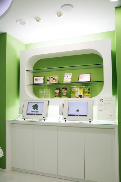 Amebaカラーでいっぱいのエントランス。サイバーエージェントのメディア事業の中核を担うのが、このAmebaであるのはご存知の通り