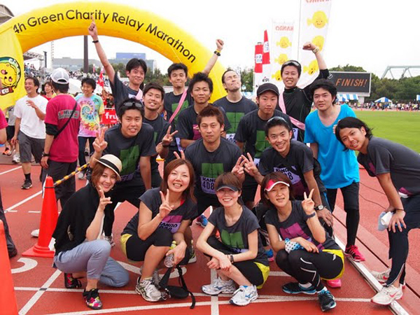 ランニング部の活動風景。ほかにもバスケ部、サッカー部、野球部、フラワーアレンジメント部、サーフィン部、ダンス部、写真部など、20以上の部活動がある