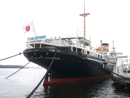 現在の氷川丸の船体は黒色