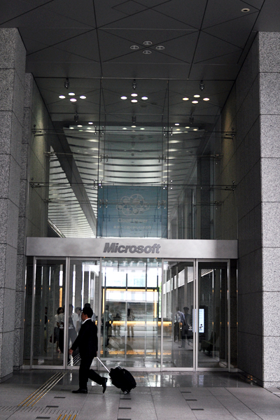 日本マイクロソフト株式会社に社名変更しても、これまでのブランドイメージの詰まったロゴは健在