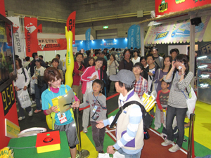 今回のプロジェクトの横展開として、去る10月に行われた大阪マラソンEXPO 2011にてEXPO限定バージョンとして「ONE CLICK TO JAMAICA」を公開。長蛇の列ができるほどの人気を博した。短時間で体験できるコンテンツとして、リアルイベントにも親和性の高いコンテンツとなった