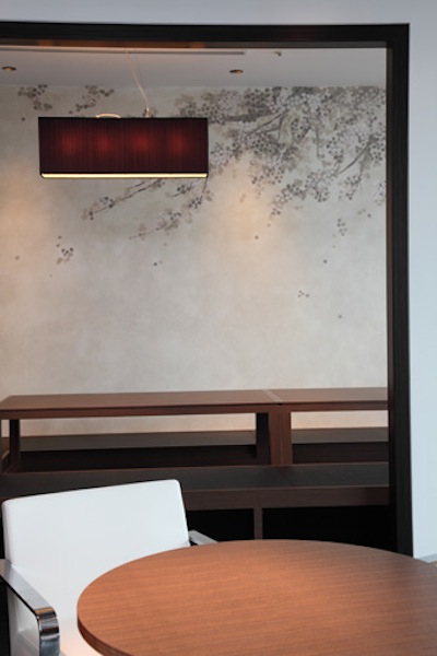 「Sakura」の名の通り、壁にも桜吹雪