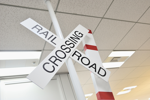 22階の執務室が「道」をテーマにしていたのに対して、20階は「鉄道」。線路はどこまでも伸びていく。20階の執務室は、7月半ばにオープンしたばかり。22階に比べてまだ人が少ないが、1～2ヶ月後にはほぼ埋まってしまうそうだ