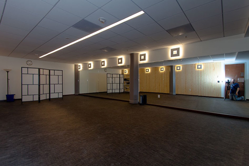 社内には、ヨガ専用のスタジオも完備