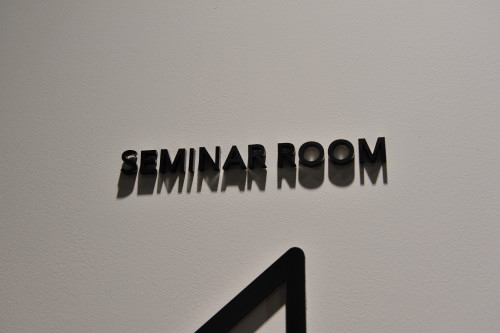 50名ほどを収容できる社内のセミナールーム