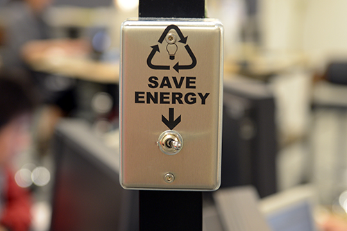 映像教材を目にしながら自発的に学ぶのと同時に、不明点については、その場でトレーナーに質問できる。あえて統一感のないインテリアを採用することで、多様な人が行き交う学校のキャラクターを表現