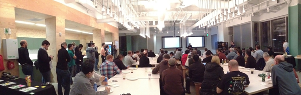 とあるイベントの様子。会場は、本社1Fにあるカフェテリア