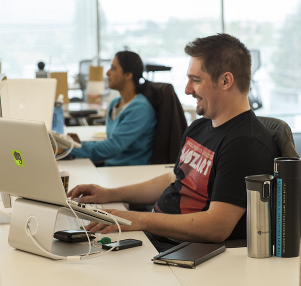 マシンにはもちろんEvernoteのステッカー。愛社精神のあらわれ？