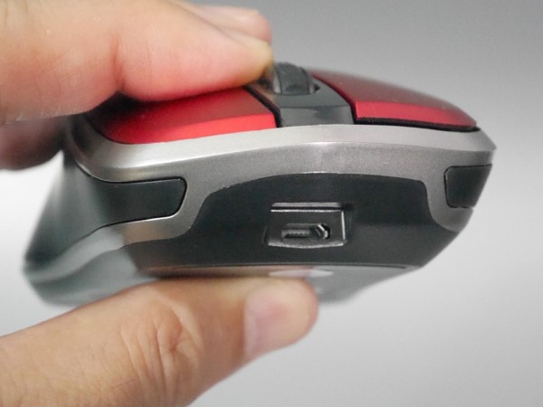 USB充電に対応。USBレシーバーを差さずにUSBマウスとして使うことはできません
