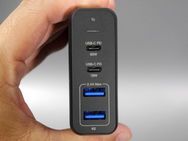 USB Type-Cポートはそれぞれの上限「60W」「18W」が印字されています