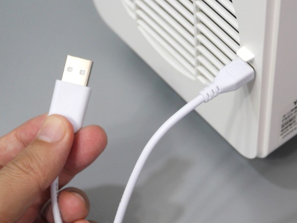 USBケーブルはmicroBの汎用タイプですので、必要に応じ市販品と交換できます