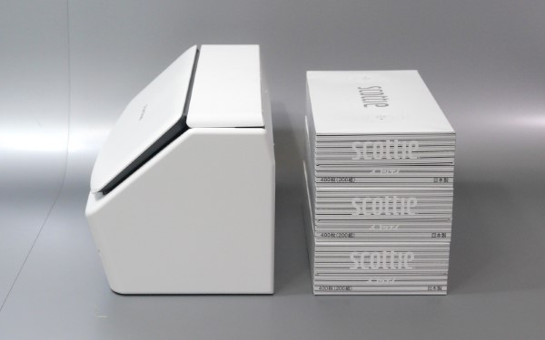 横から見たところ。奥行きはボックスティッシュ＋αといったところ