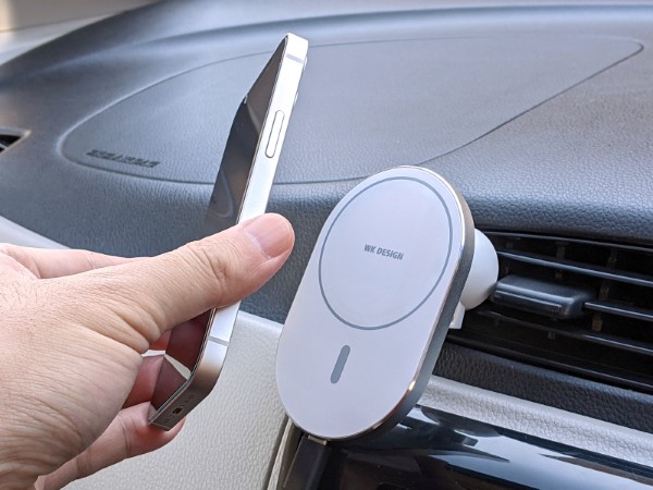 Magsafeの利点は 車載 にこそアリ 片手でiphoneをカンタン着脱できる 車載専用のmagsafe充電器 デザインってオモシロイ Mdn Design Interactive