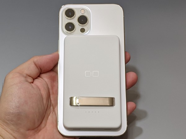 サイズの比較。バランス的にはiPhone 12 Pro Maxとの組み合わせがベターです