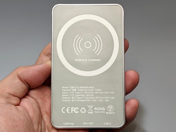 PSE認証も取得済み。製品には他機種で使うためのマグネットシールも付属します